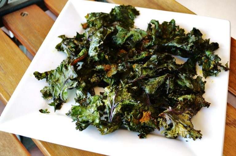 Arugula, Kale and Spinach Chips (Yum Yum!)